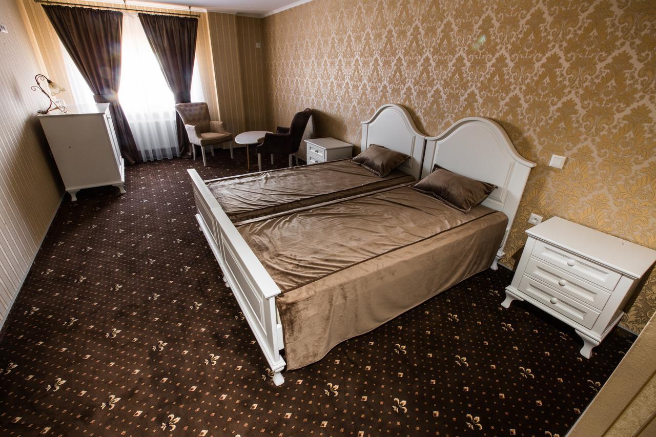 Central Magnat Cinema Chernivtsi Bagian luar foto